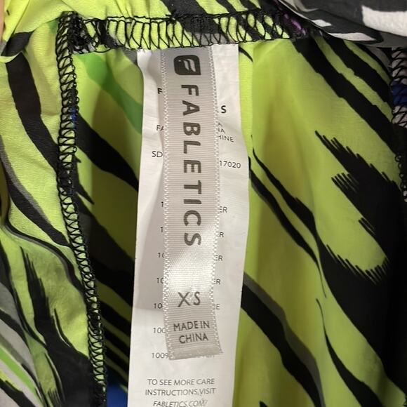 Fabletics Mikah Carnival Athletic Skirt With Pockets Neon Zigzag Pattern SZ XS - Picture 5 of 8